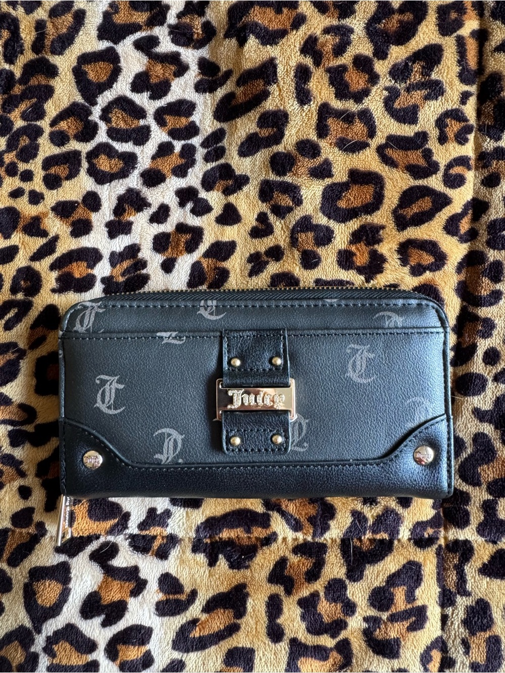 Juicy couture Y2Cute Large Zip Around Wallet in black